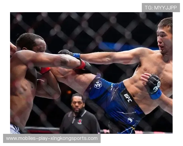 UFC 重击震碎对手护齿,裁判吓得急停比赛 UFC 重击震碎对手护齿,裁判吓得急停比赛