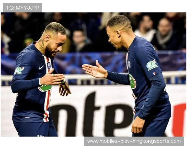 姆巴佩禁区内灵巧扣球堪称教科书